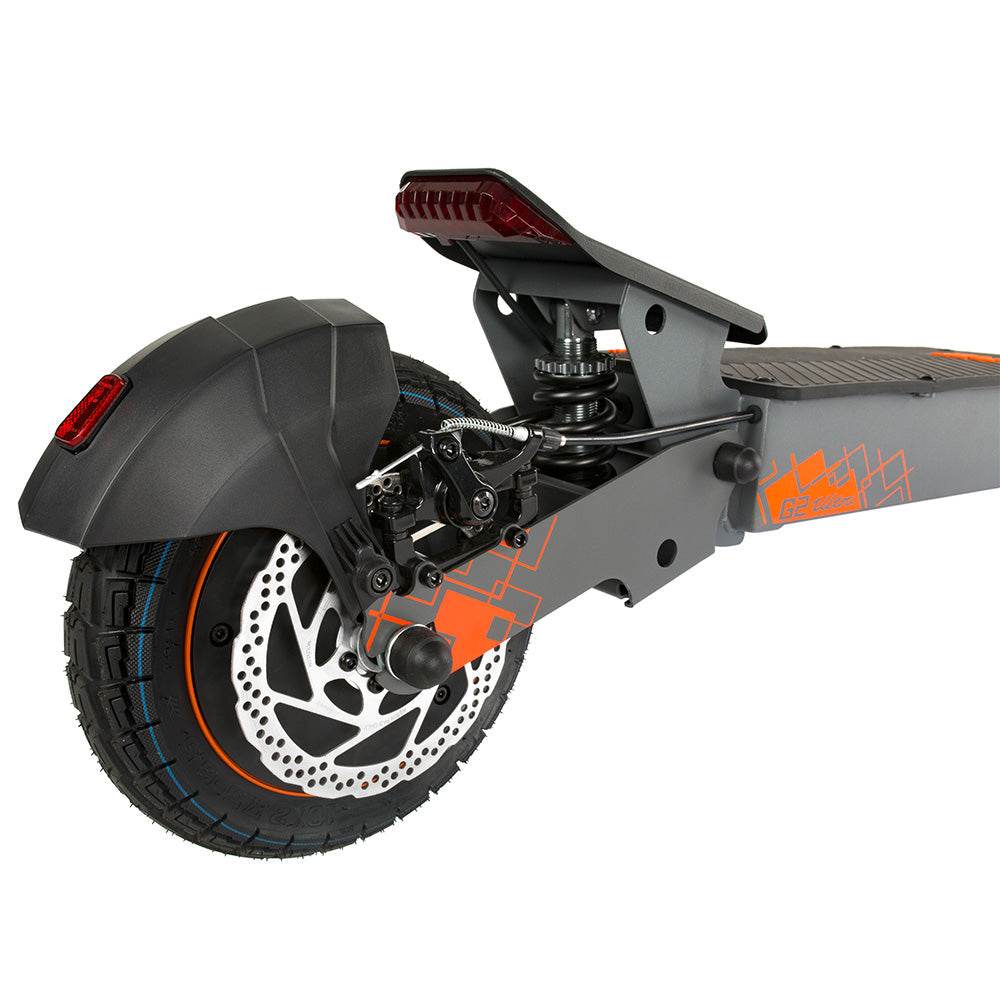 Ventilated mechanical disc brake and rear off-road tire tread on KuKirin G2 Ultra.
