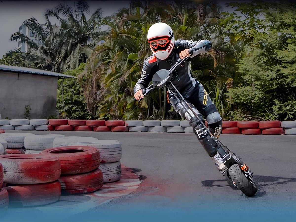 kukirin-g4-high-speed-track-cornering