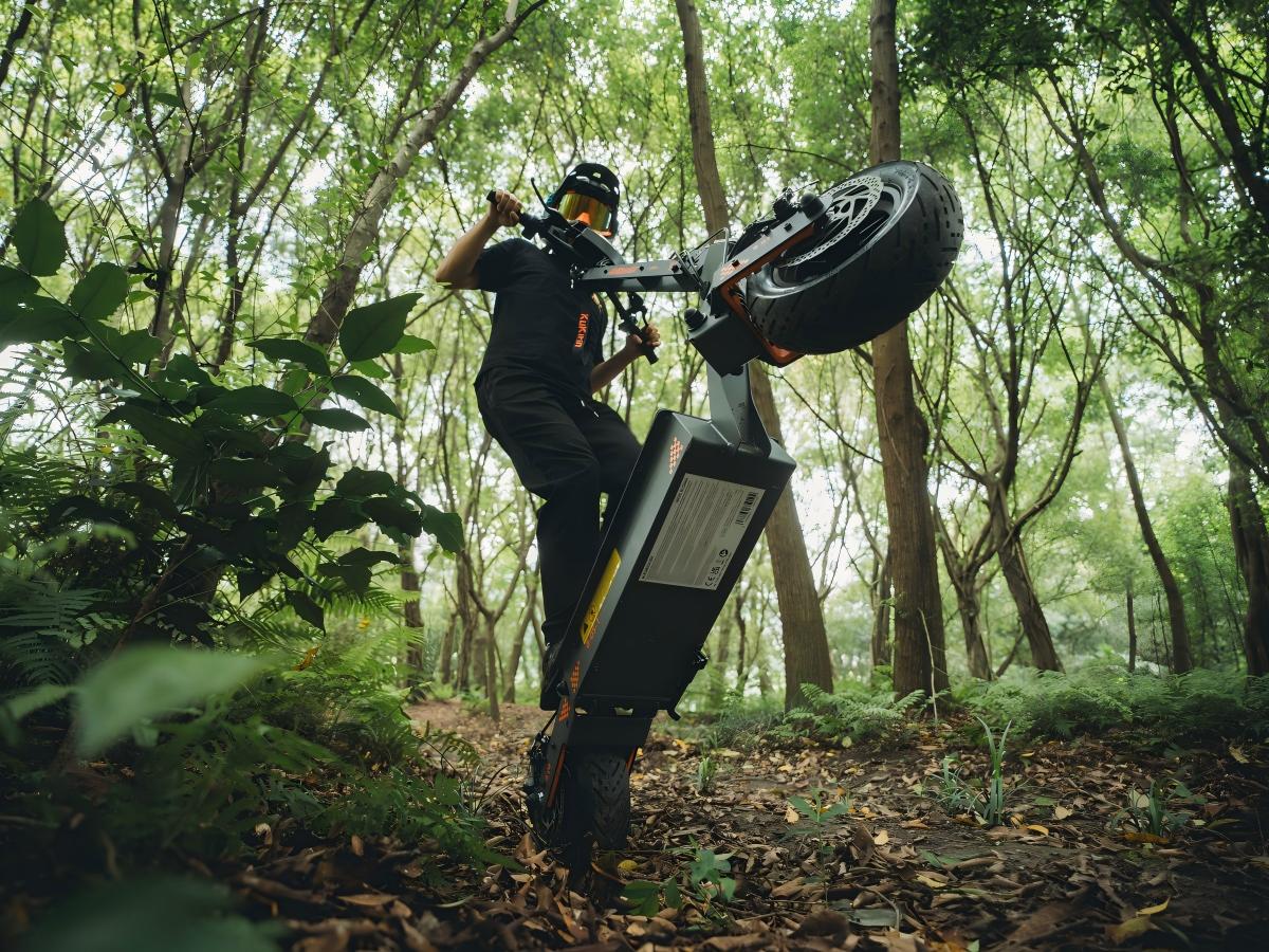 kukirin-g4-off-road-forest-stunt