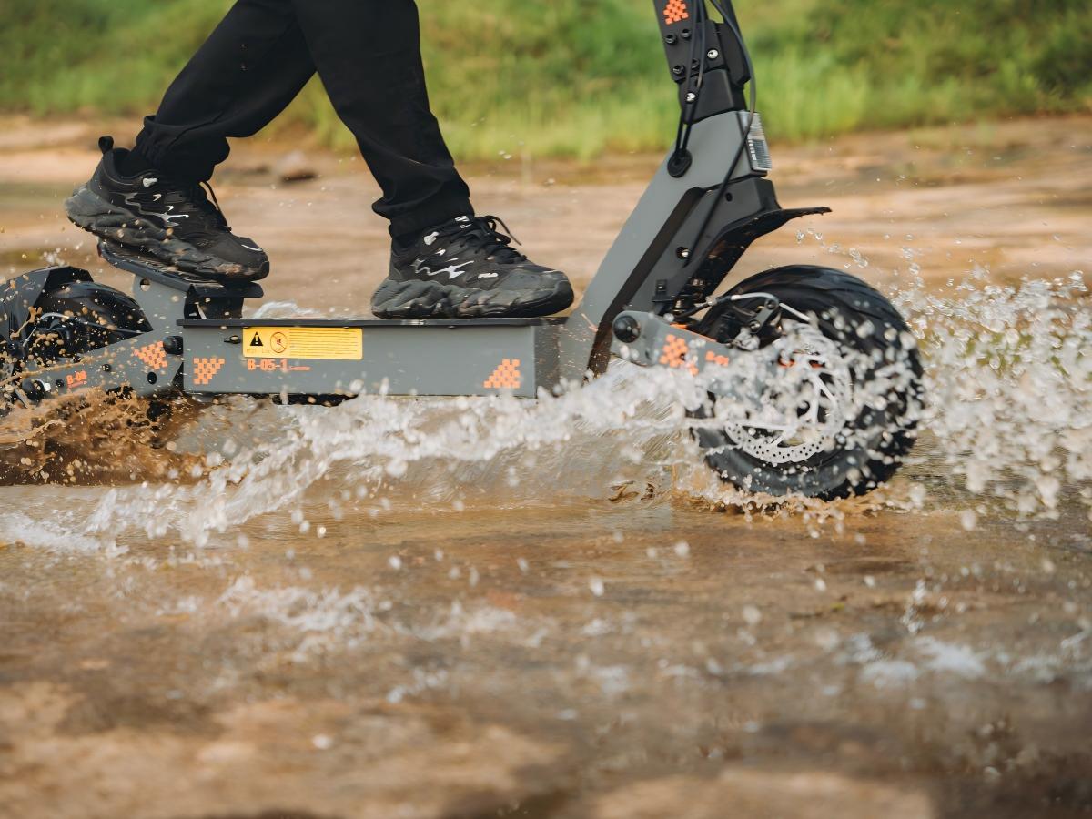 kukirin-g4-water-resistance-puddle-test